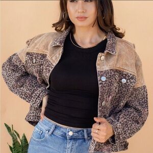 Women’s HYFVE large 100 percent cotton denim cropped distressed jacket